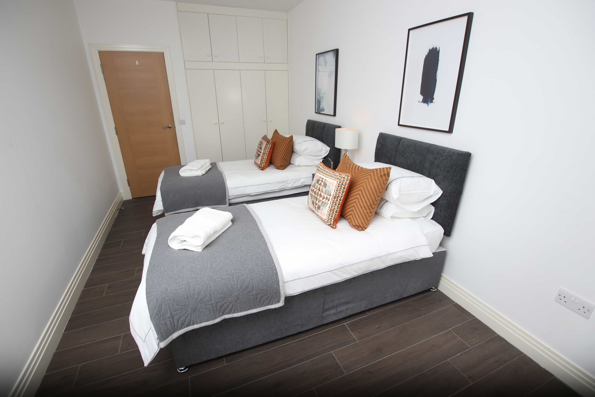 Фото Upton Road Apartments