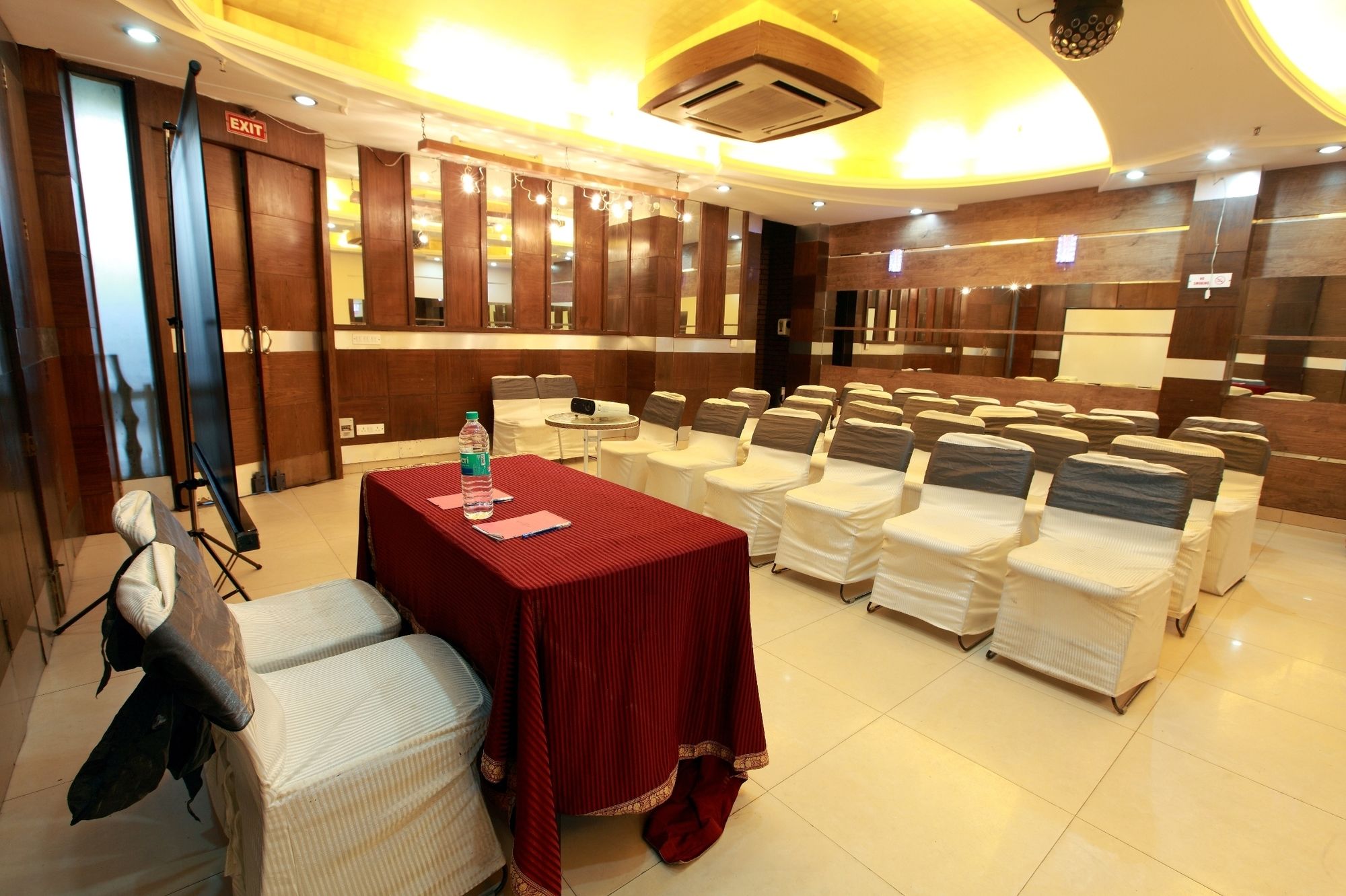 Фото Hotel Royal Castle Grand