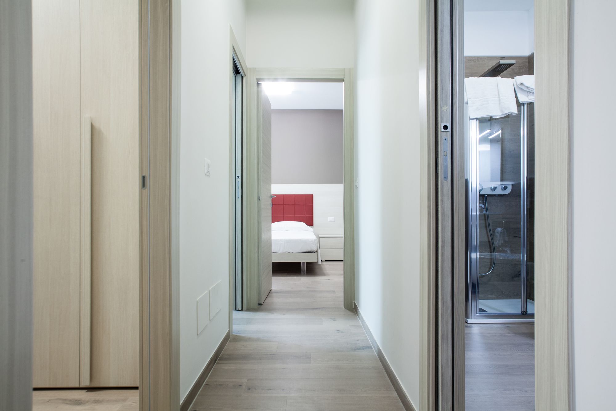 Фото Astoria Suite Apartments