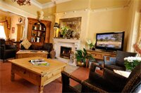 Фото Howarth House Apartments