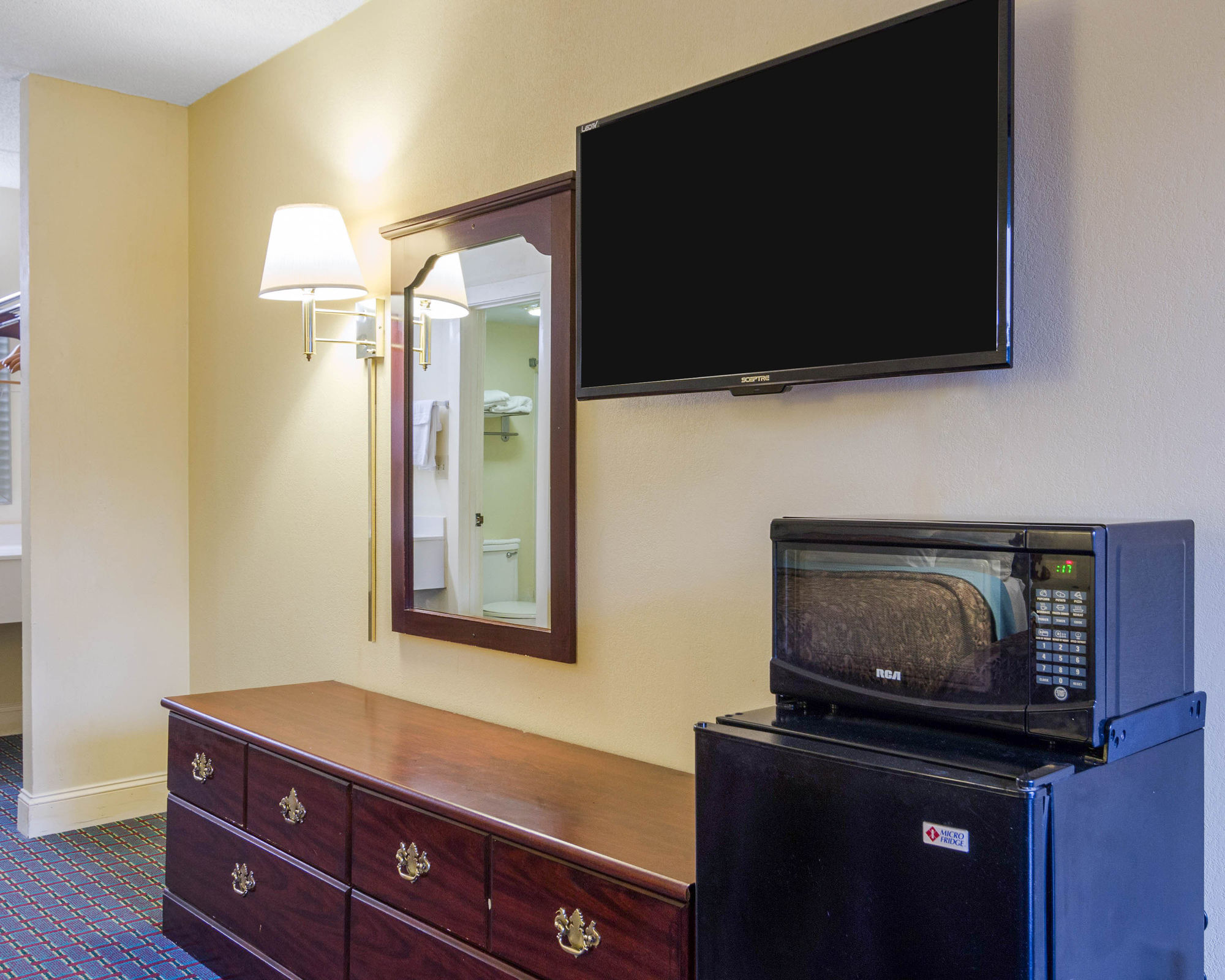 Фото Rodeway Inn Norcross