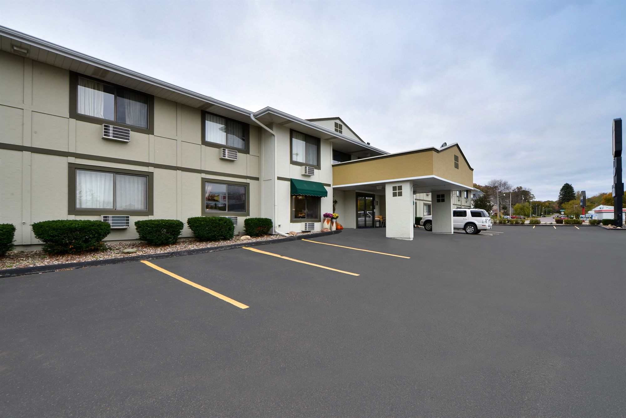 Фото Super 8 by Wyndham Rochester Mayo Clinic Area