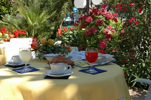 Внешний вид отеля Hotel Adele в Беллария-Иджеа-Марине, фото 2