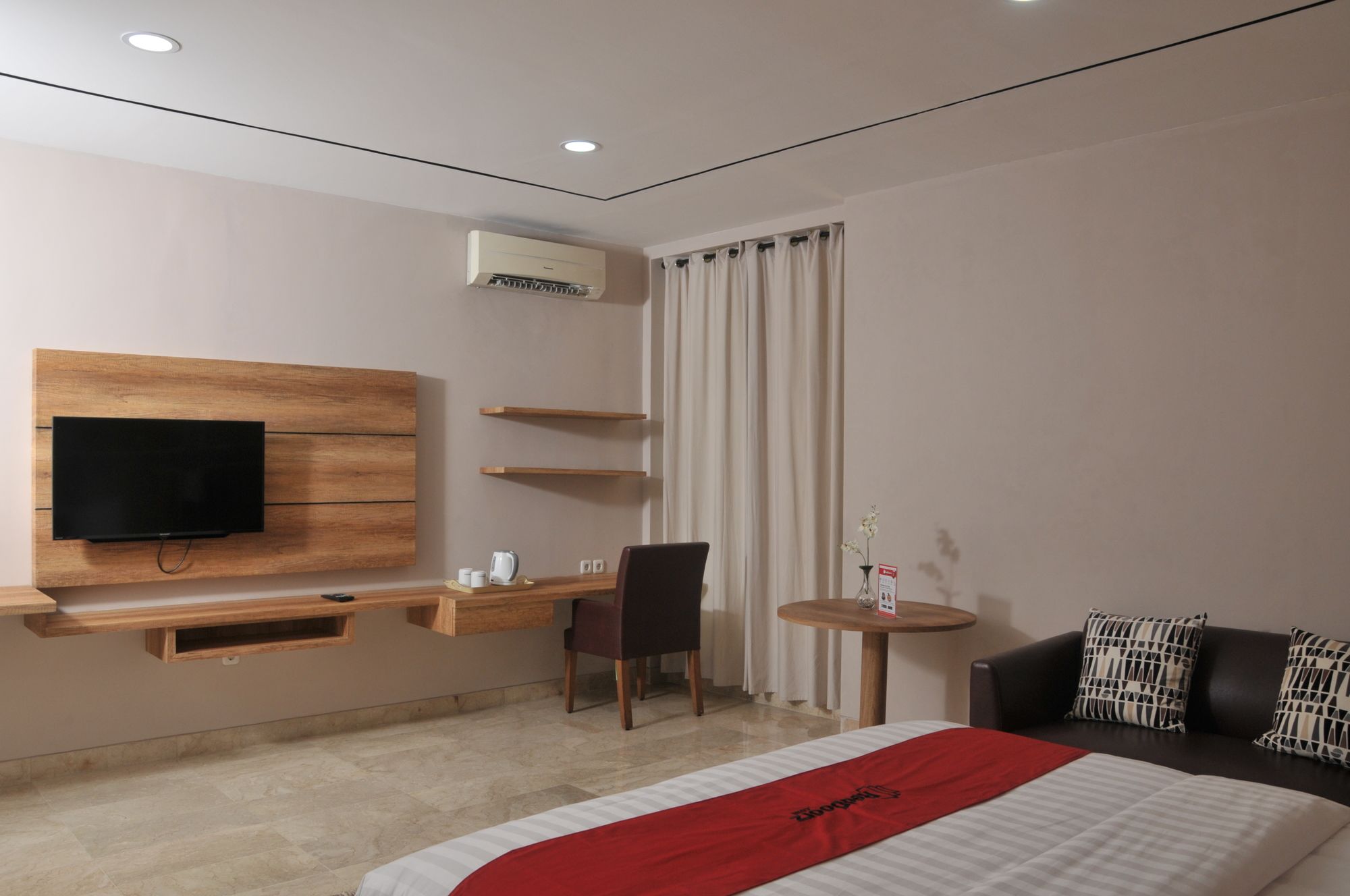 Фото RedDoorz Premium near Rs Pondok Indah