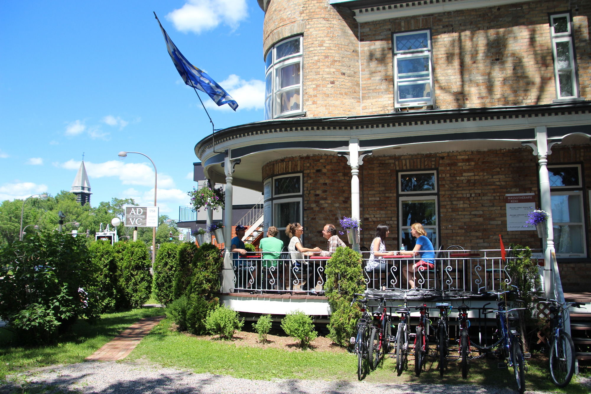 Фото отеля 2