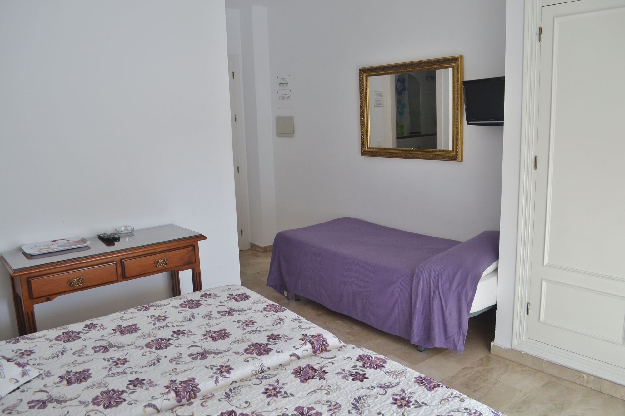 Фото Hostal Dianes