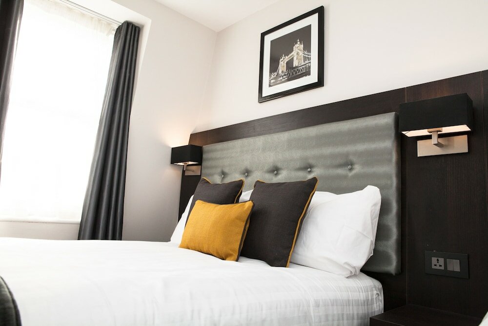 Фото The Tudor Inn Hotel