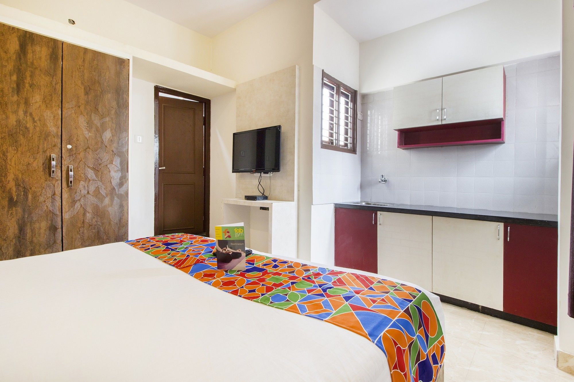 Фото FabHotel Corporate Crown II Koramangala