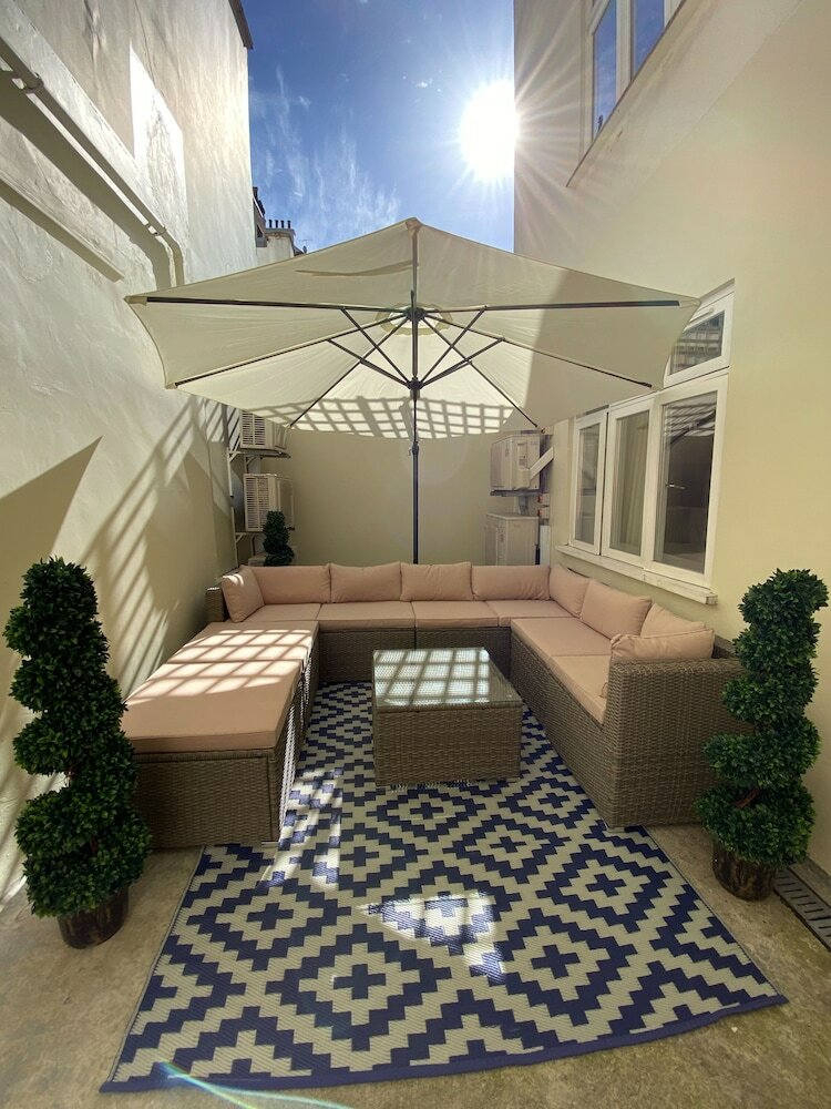 Фото Chilworth Court