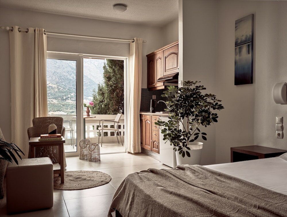 Фото Troulis Aparthotel