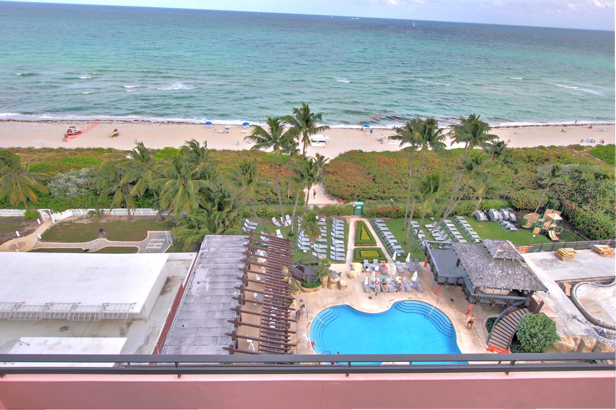 Фото Private Apartments by Vacations On Miami Beach