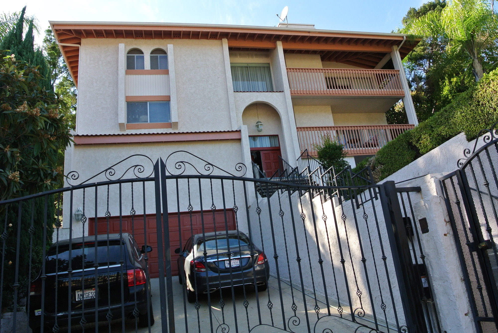 Фото Mini Mansion in Hollywood Hills