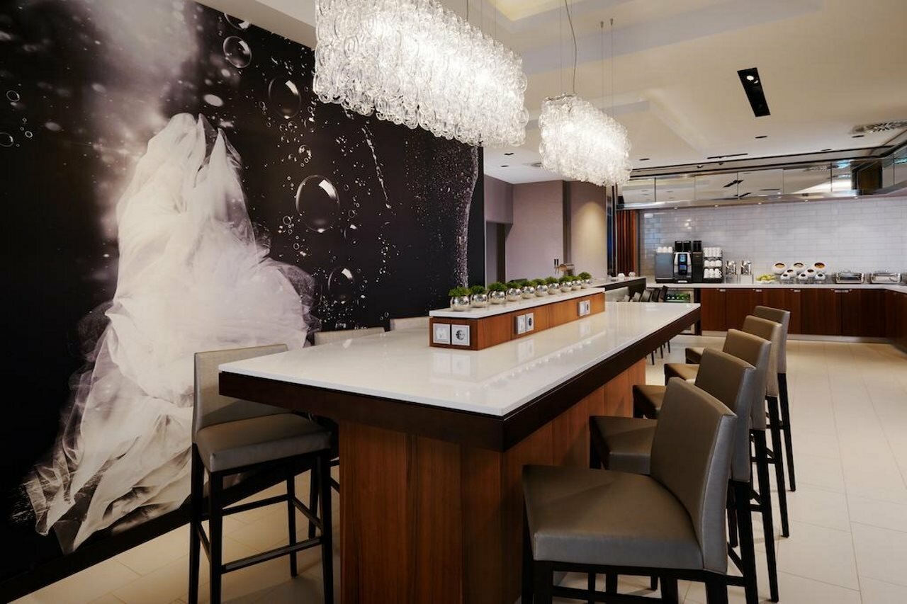 Фото Courtyard by Marriott Cologne