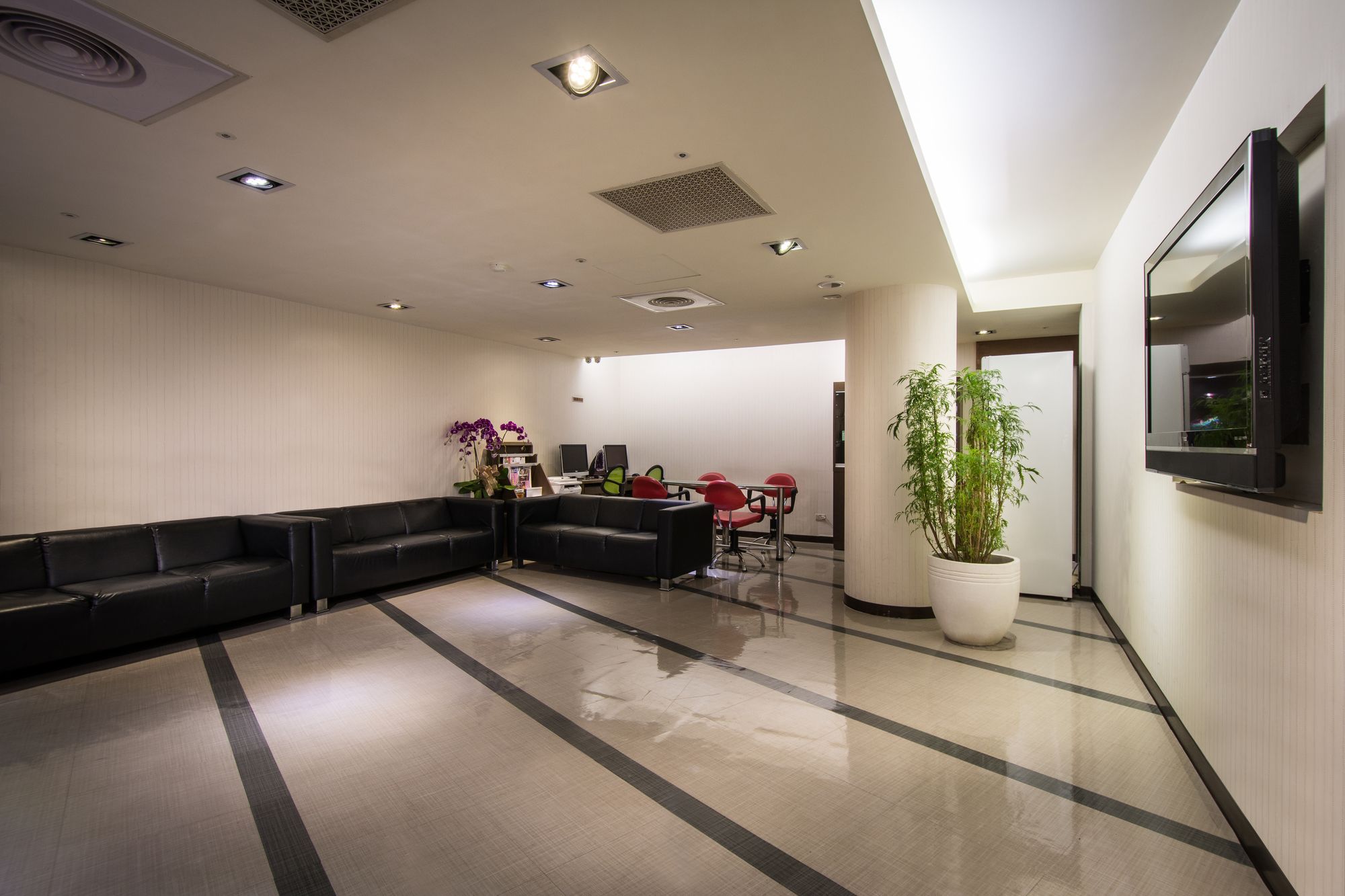 Фото New World Hotel