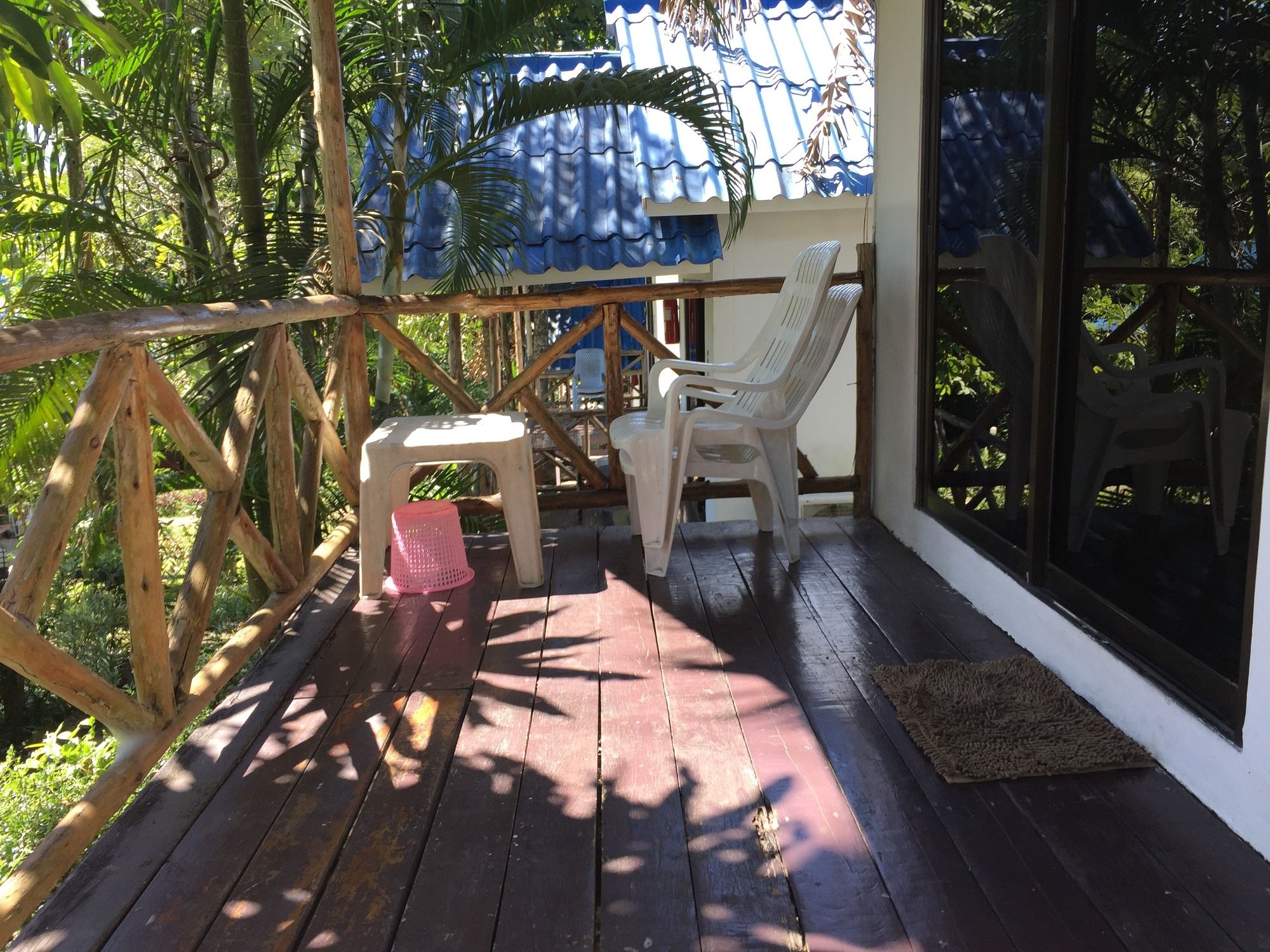 Фото Lonely Beach Pool Resort