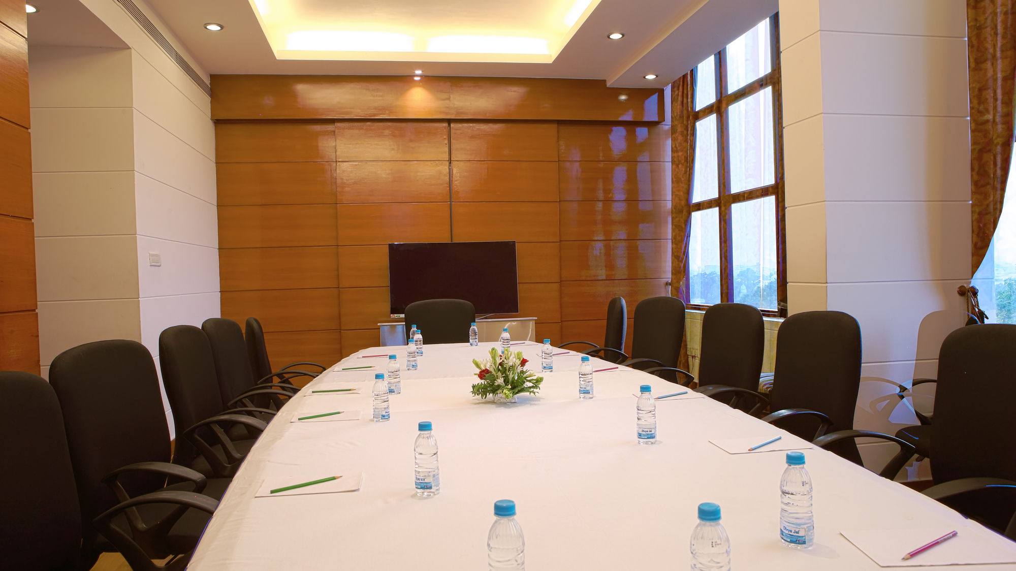 Фото Gemini Continental Lucknow