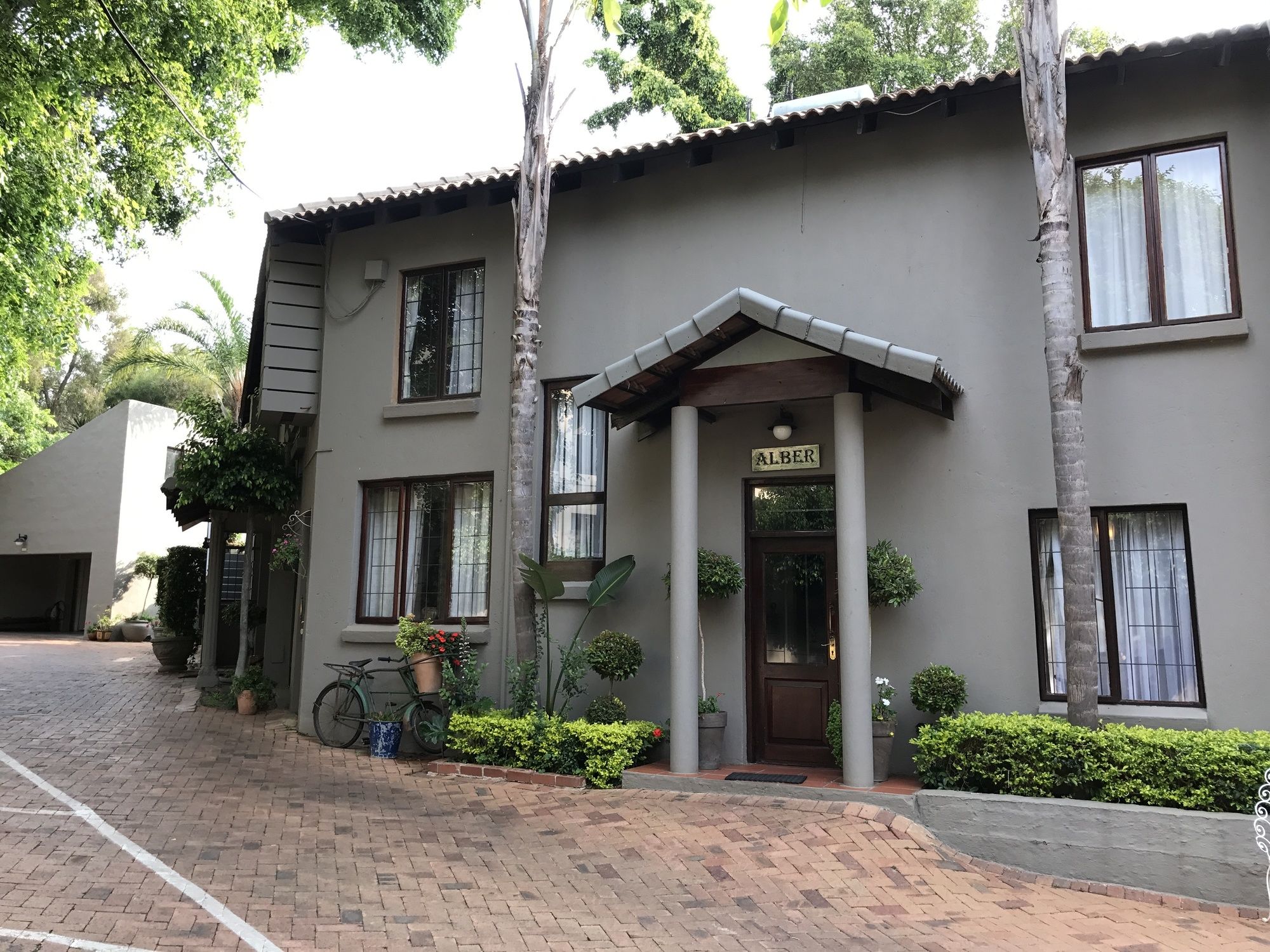 Фото Waterhouse Guest Lodges 295 Indus Street