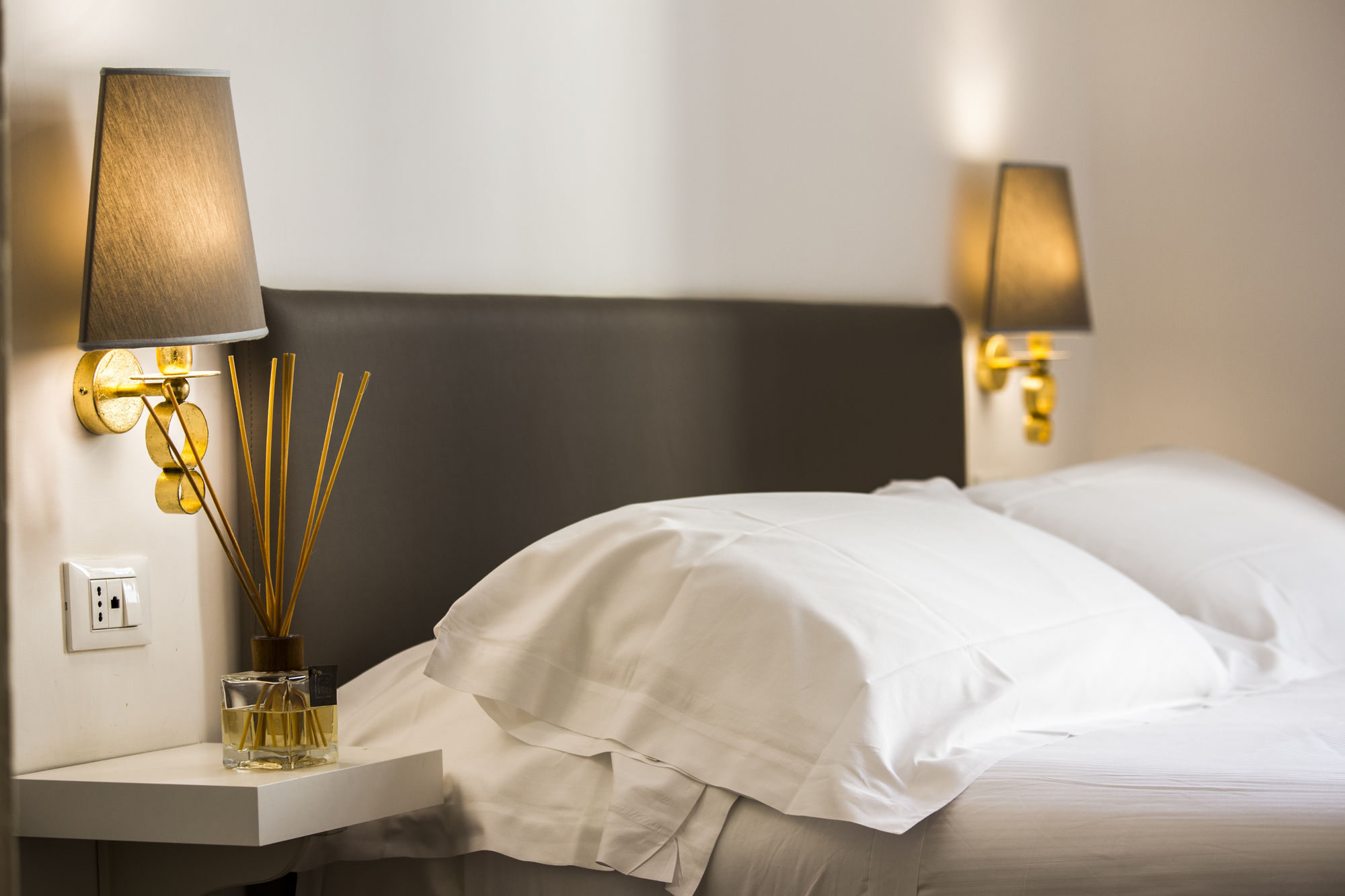 Фото Napoli Class Luxury Rooms & Suites