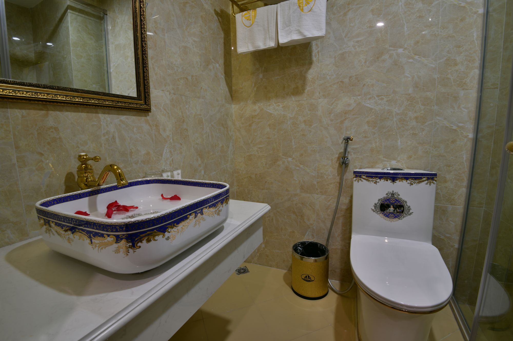 Фото Golden Sail Hotel