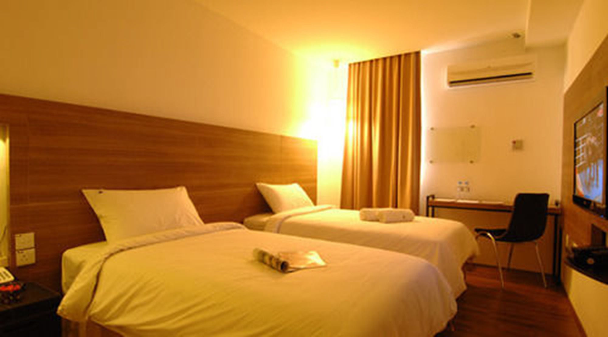 Фото The Leverage Business Hotel Mergong