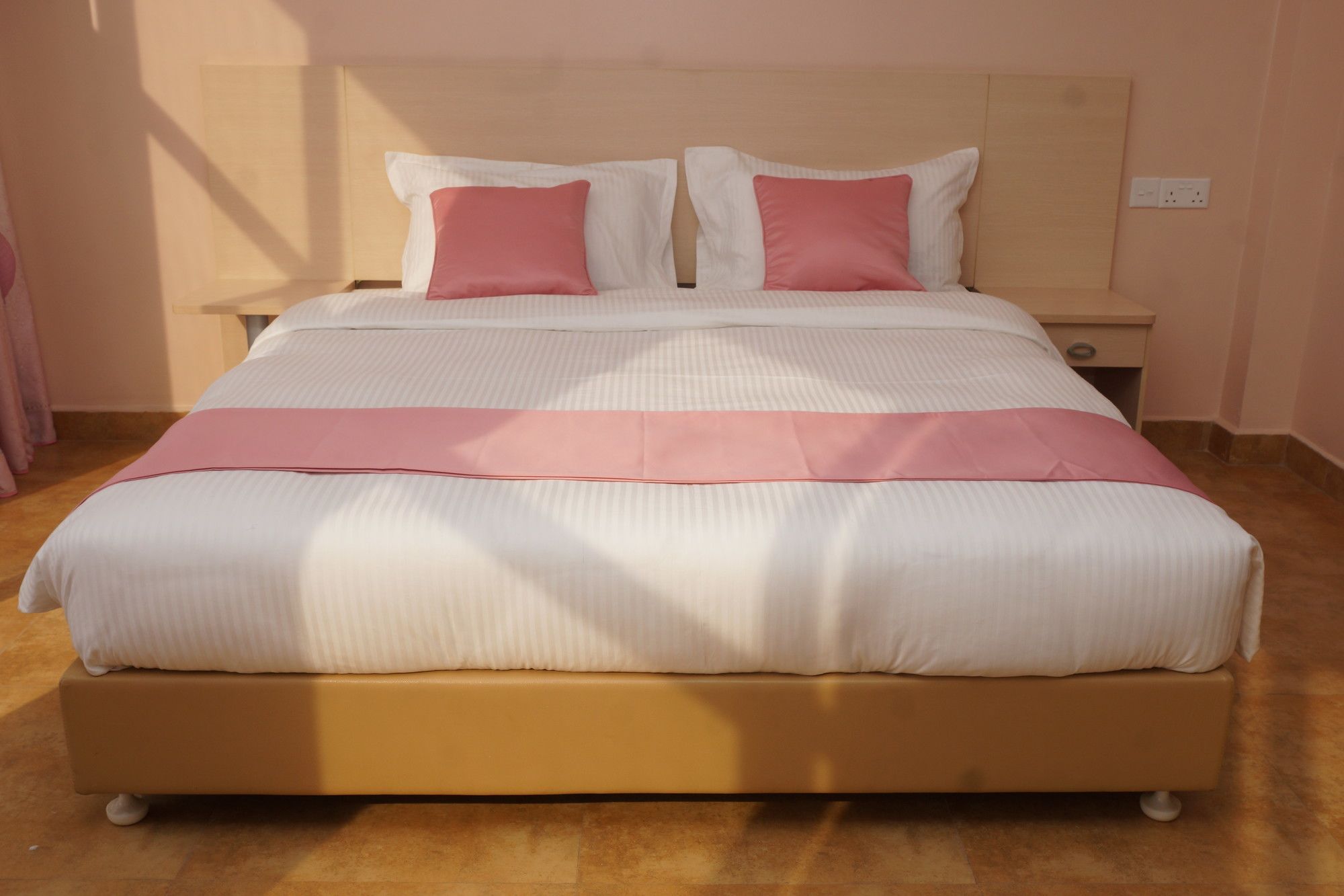 Фото Là Ponye Hotel Apartment