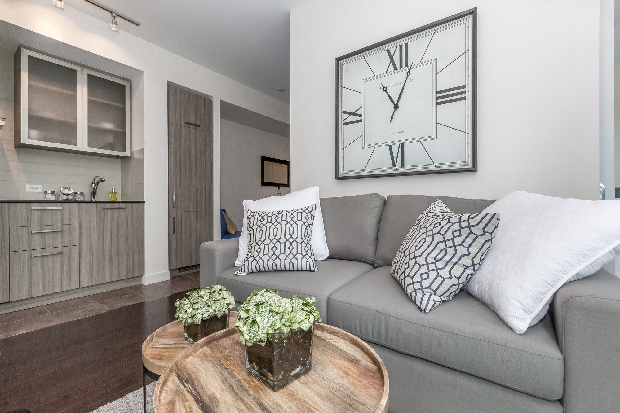 Фото Noel Suites-York St and Lakeshore Blvd