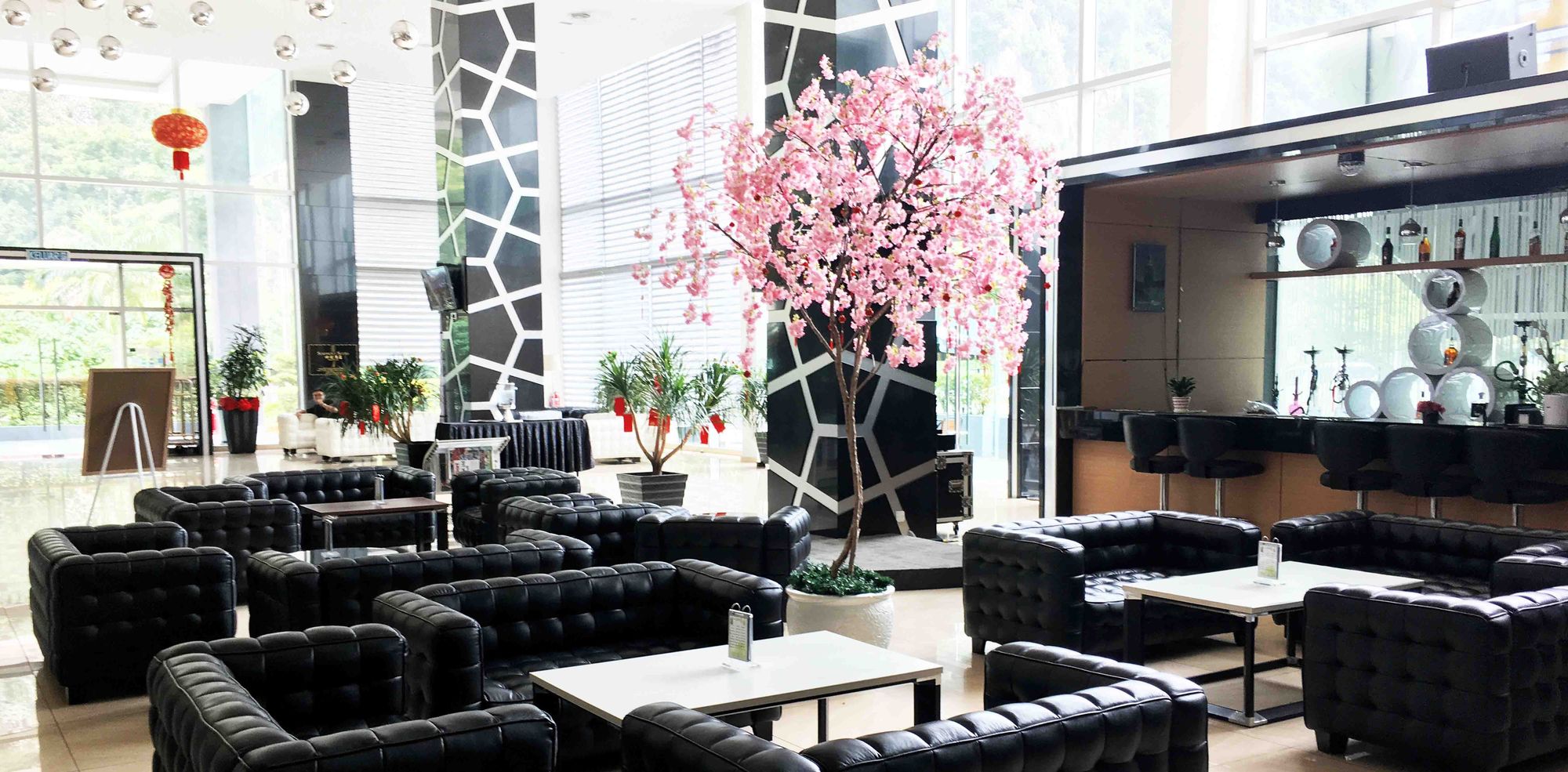 Фото Symphony Suites