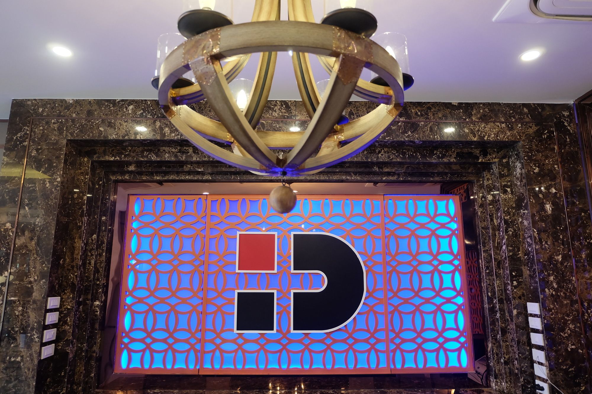 Фото Hotel DSure Patong