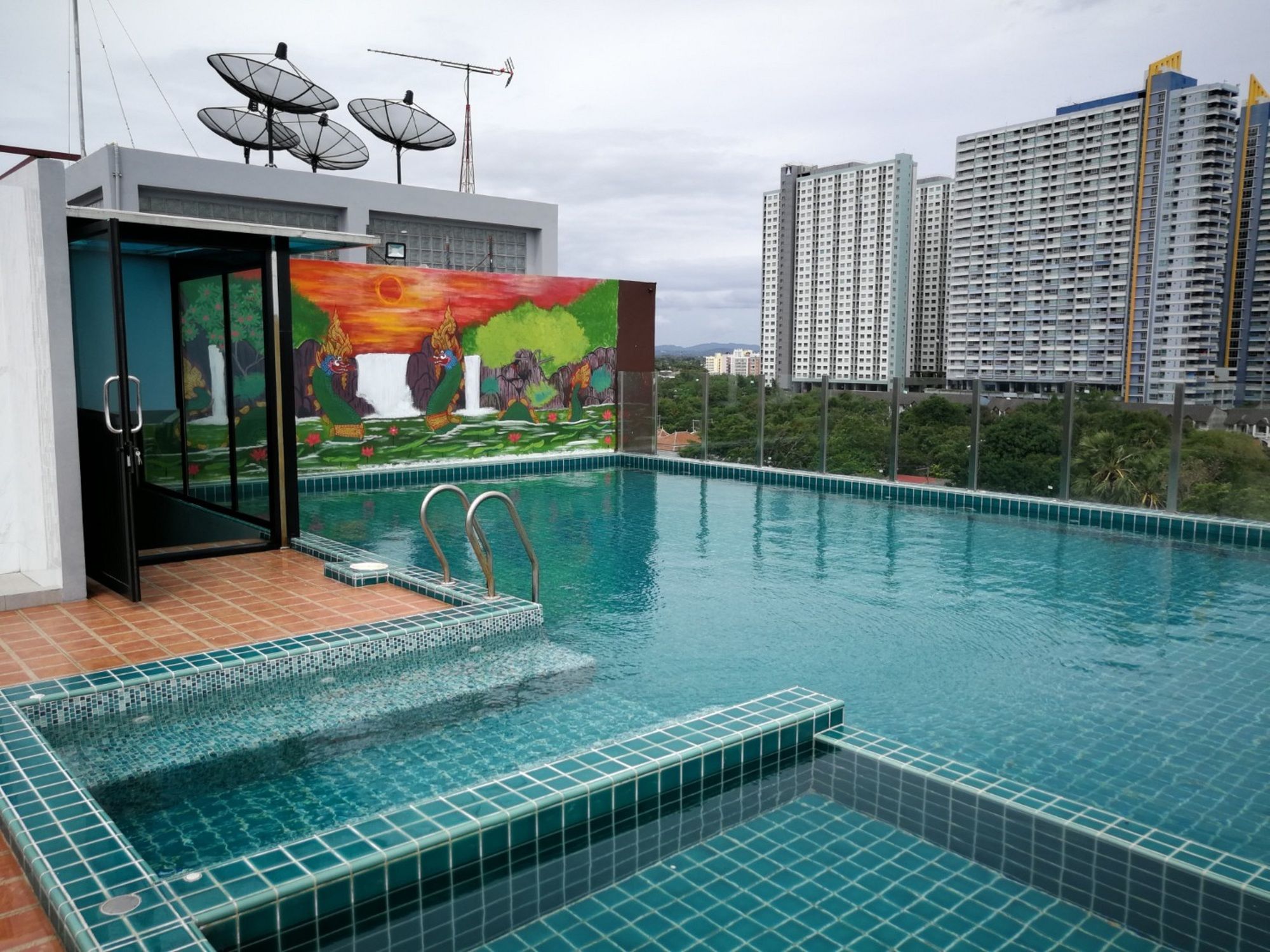 Фото Golden Jomtien Beach Hotel