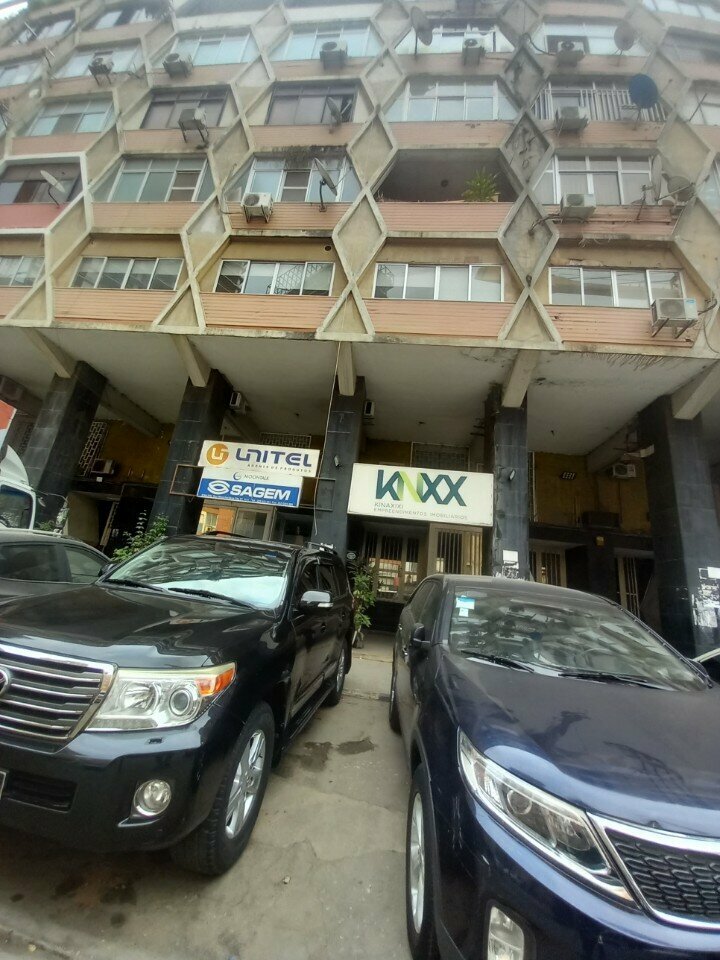 Mobile phone store Unitel, Loanda, photo