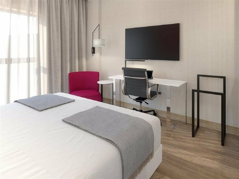 Фото Nh Hotel Porto Jardim