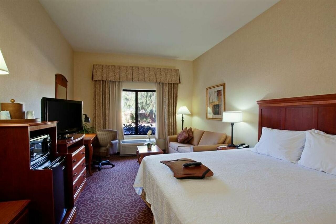 Фото Hampton Inn And Suites Hemet