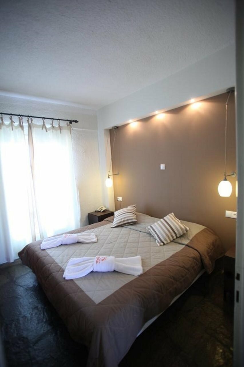 Фото Stamos Hotel