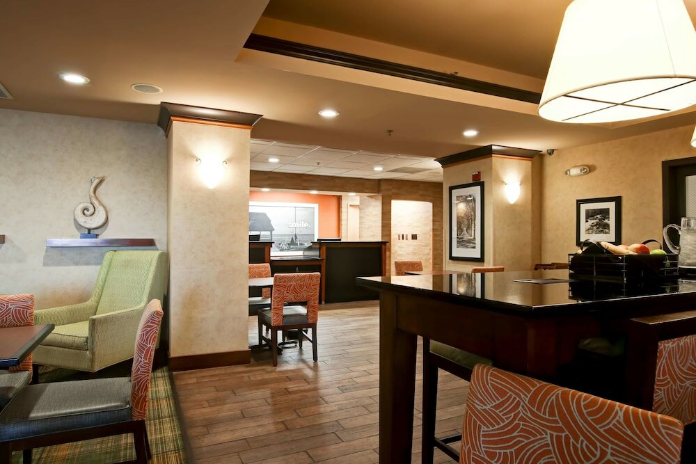 Фото Hampton Inn Waldorf