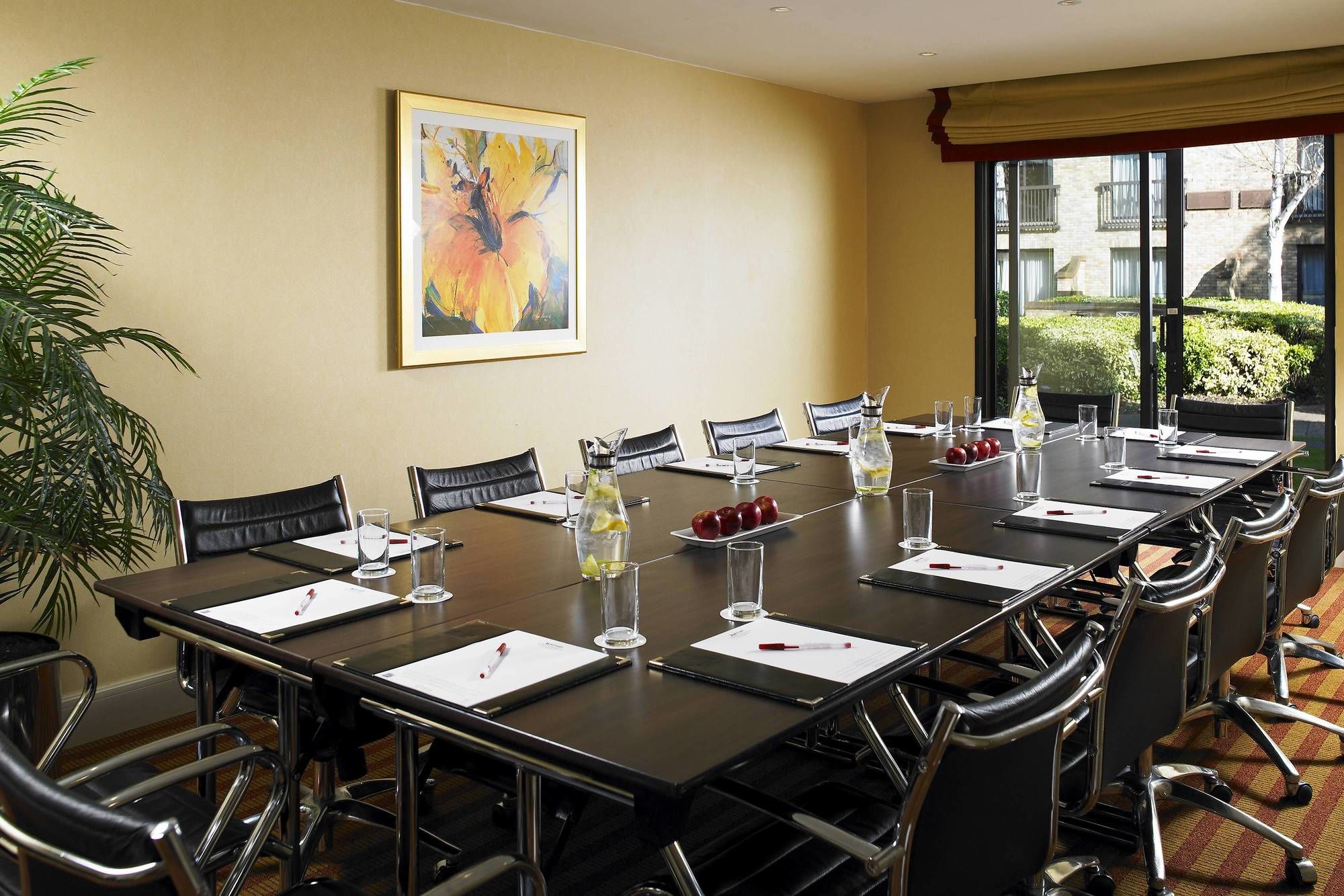 Фото Delta Hotels Cheshunt