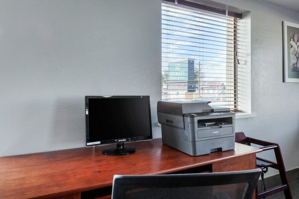 Фото Quality Inn & Suites near Downtown Mesa