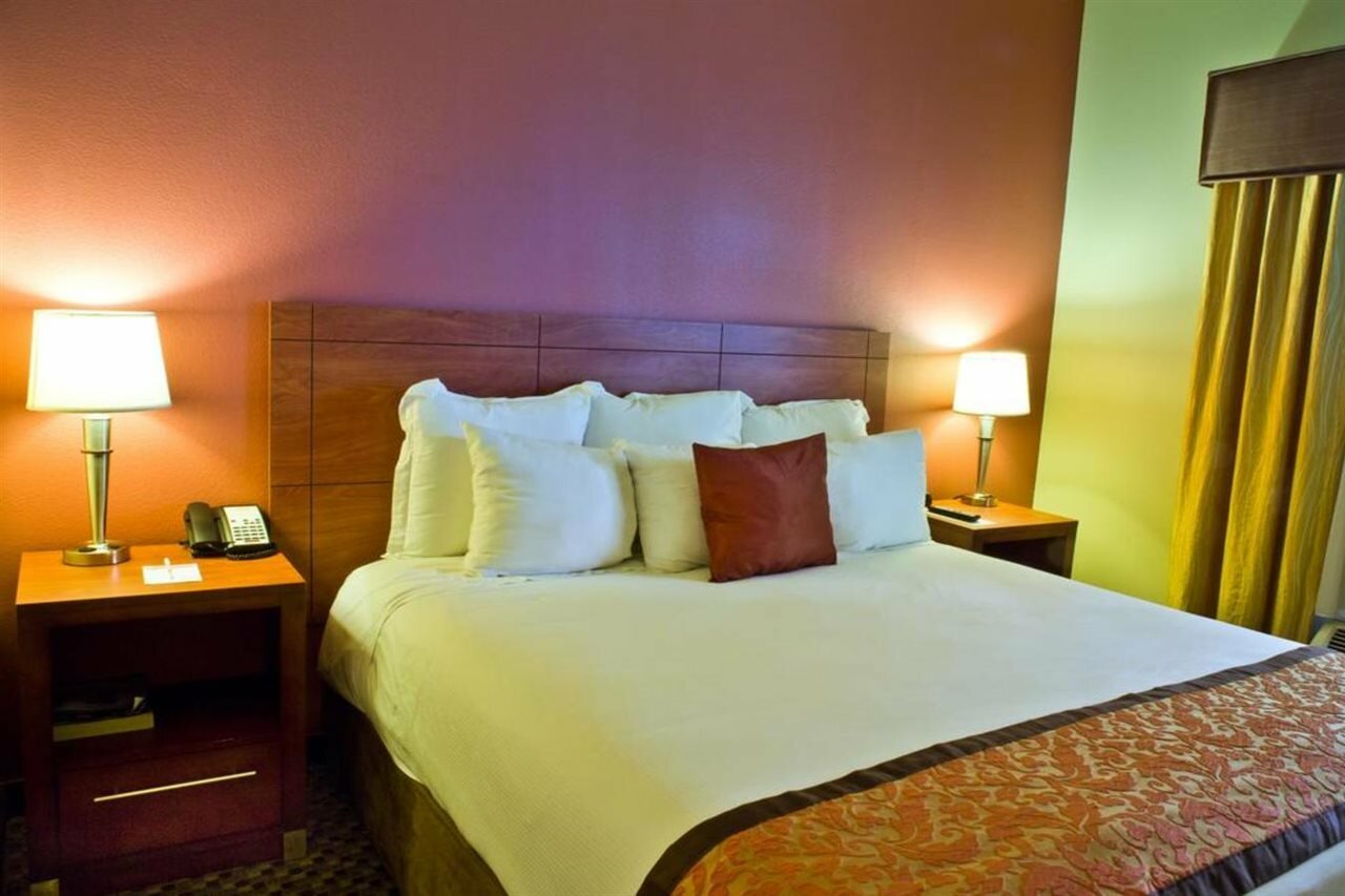 Фото Hawthorn Suites by Wyndham Oakland/Alameda