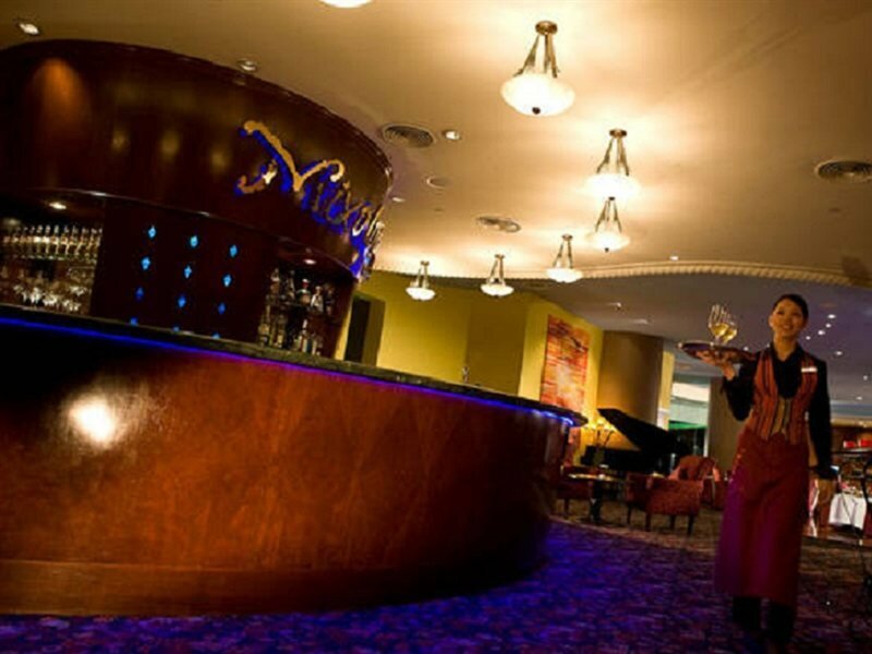 Фото Renaissance Kuala Lumpur Hotel & Convention Centre