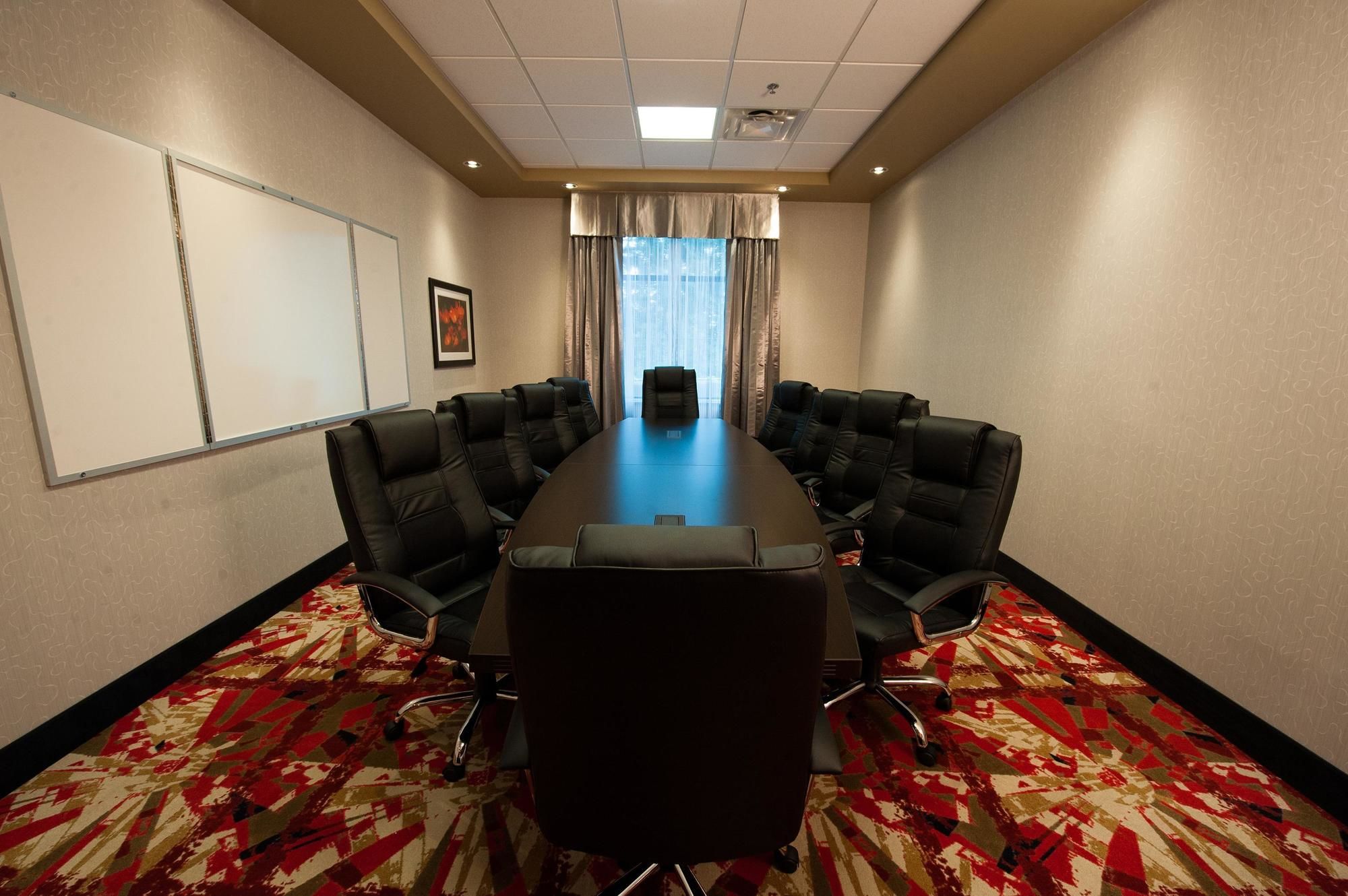 Фото Hampton Inn by Hilton Chilliwack