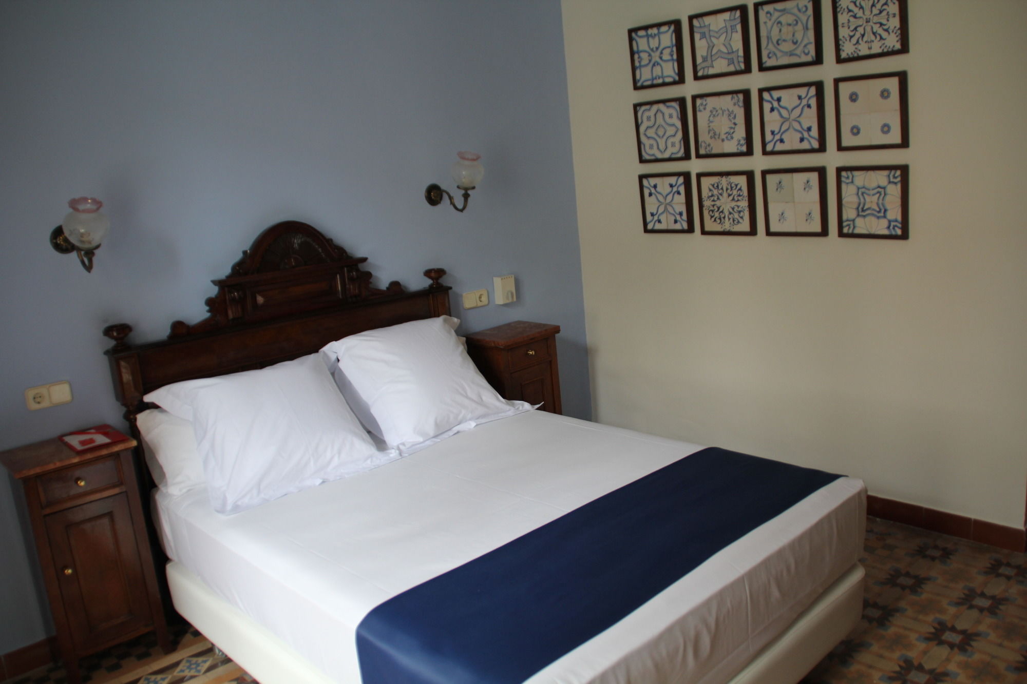 Фото Hotel Medium Renaixença