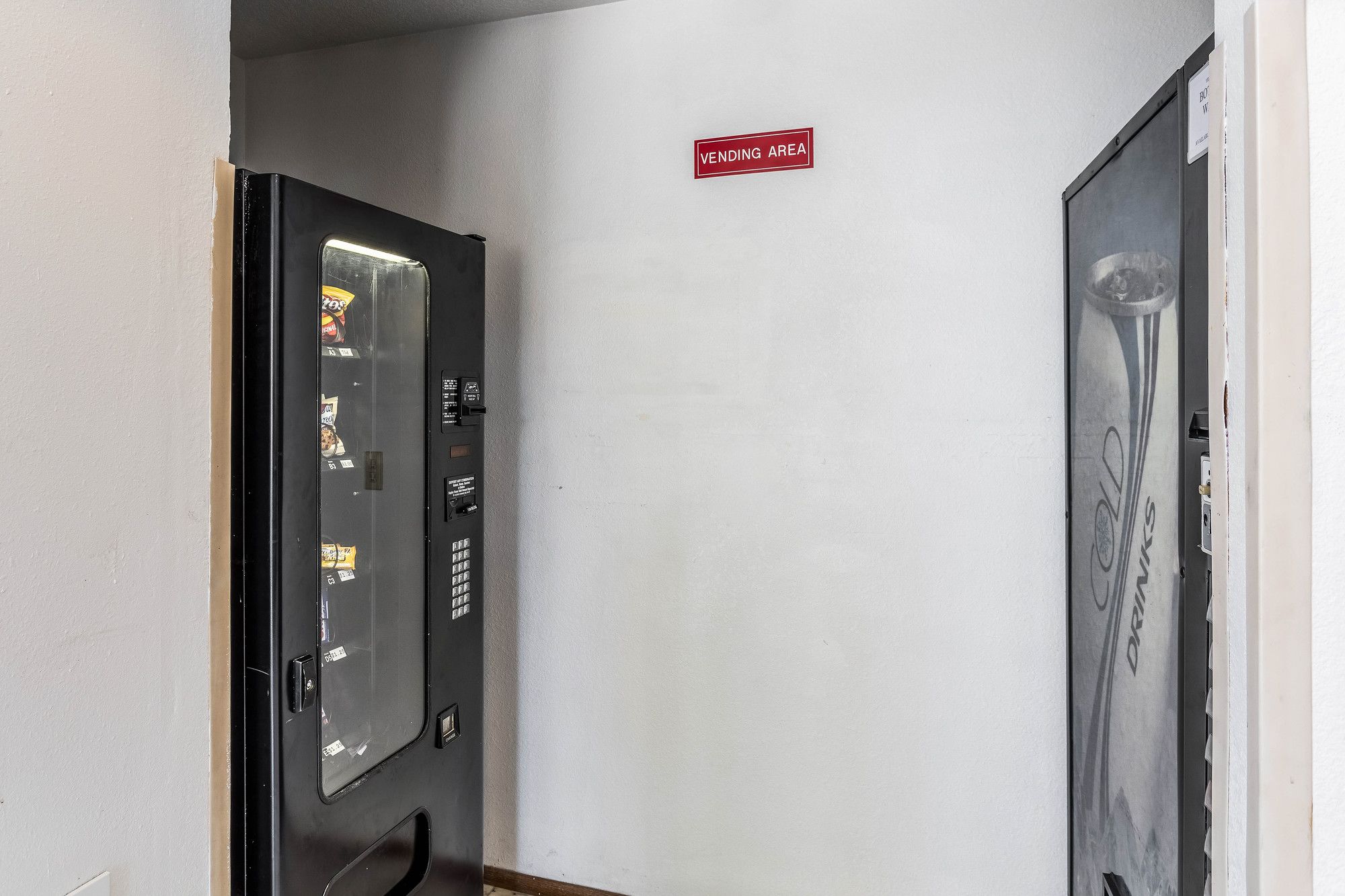 Фото Econo Lodge Inn & Suites