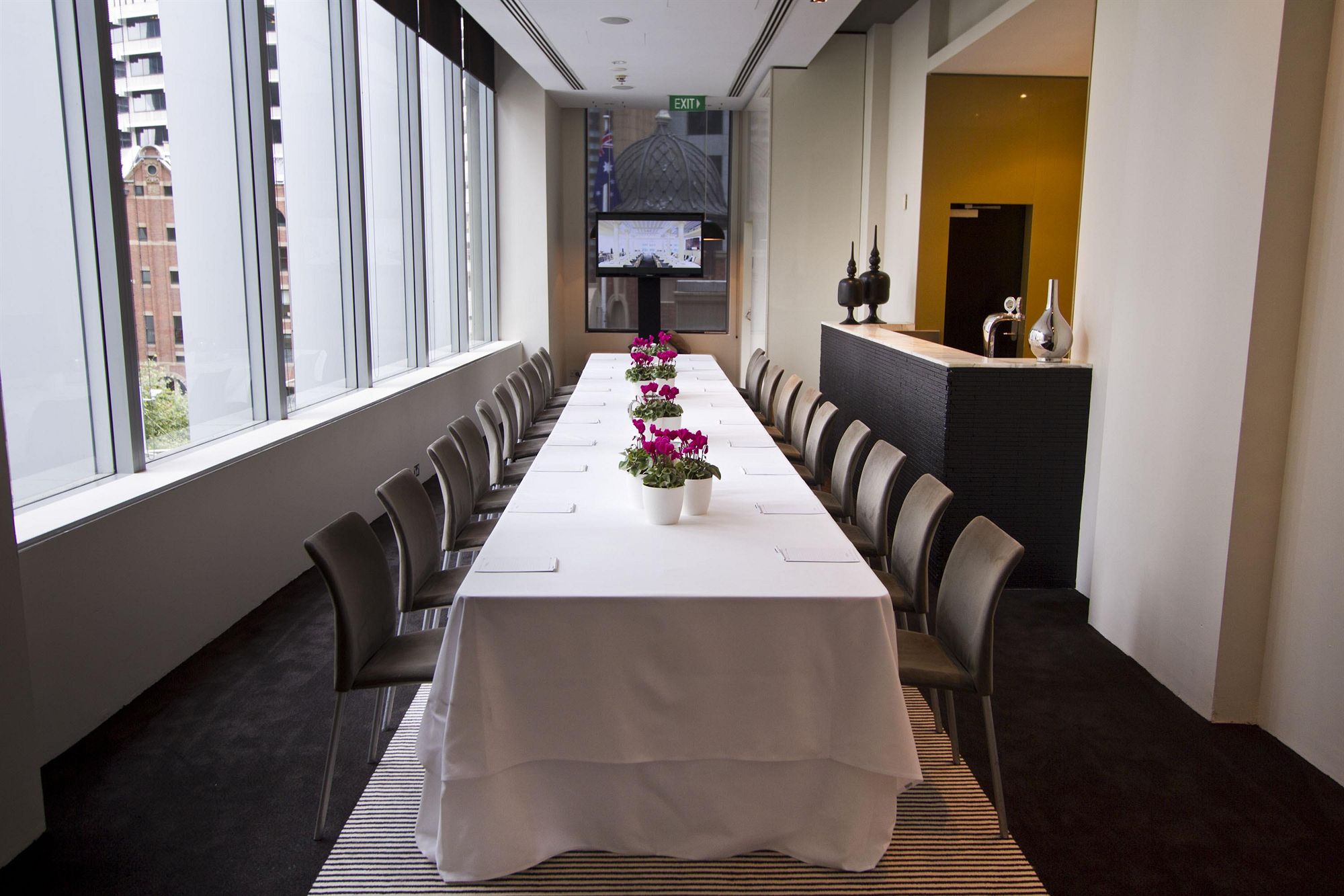 Фото Establishment Hotel