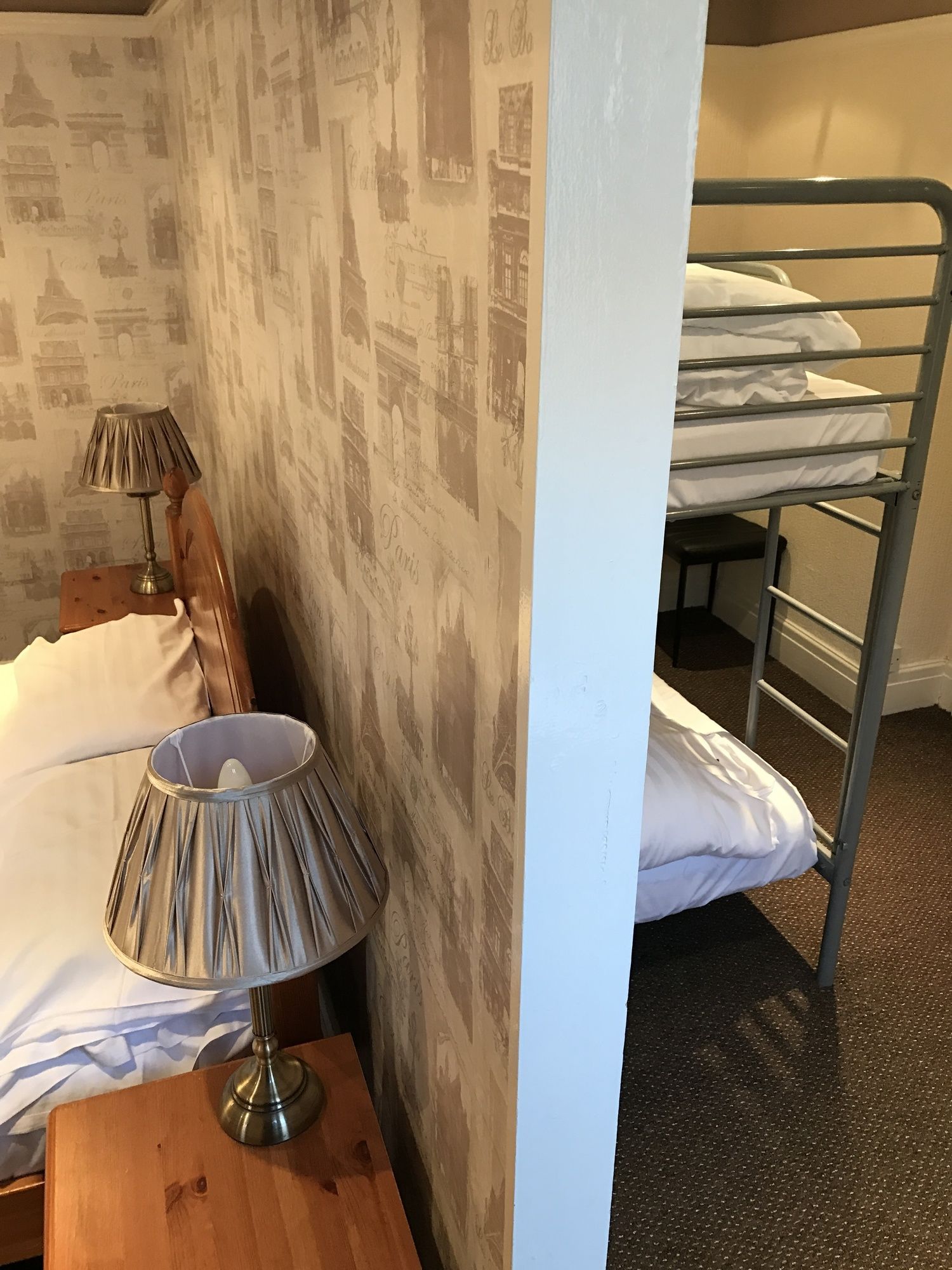 Фото Queens Plaza Hotel