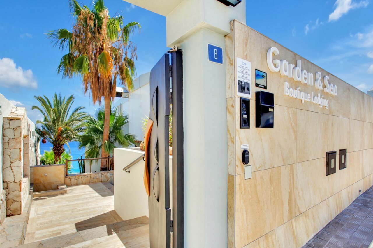 Фото Apartamentos Garden & Sea Boutique Lodging by Livvo