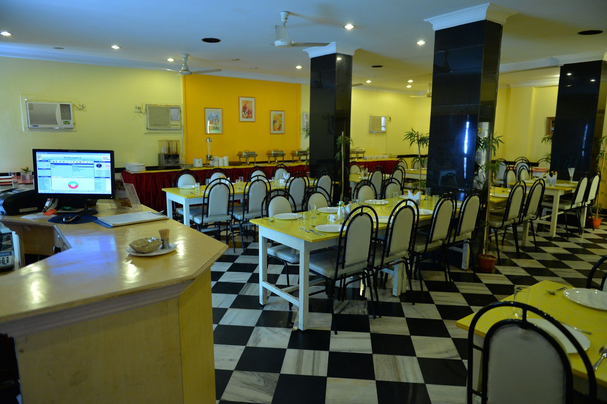 Фото Hotel Pandian
