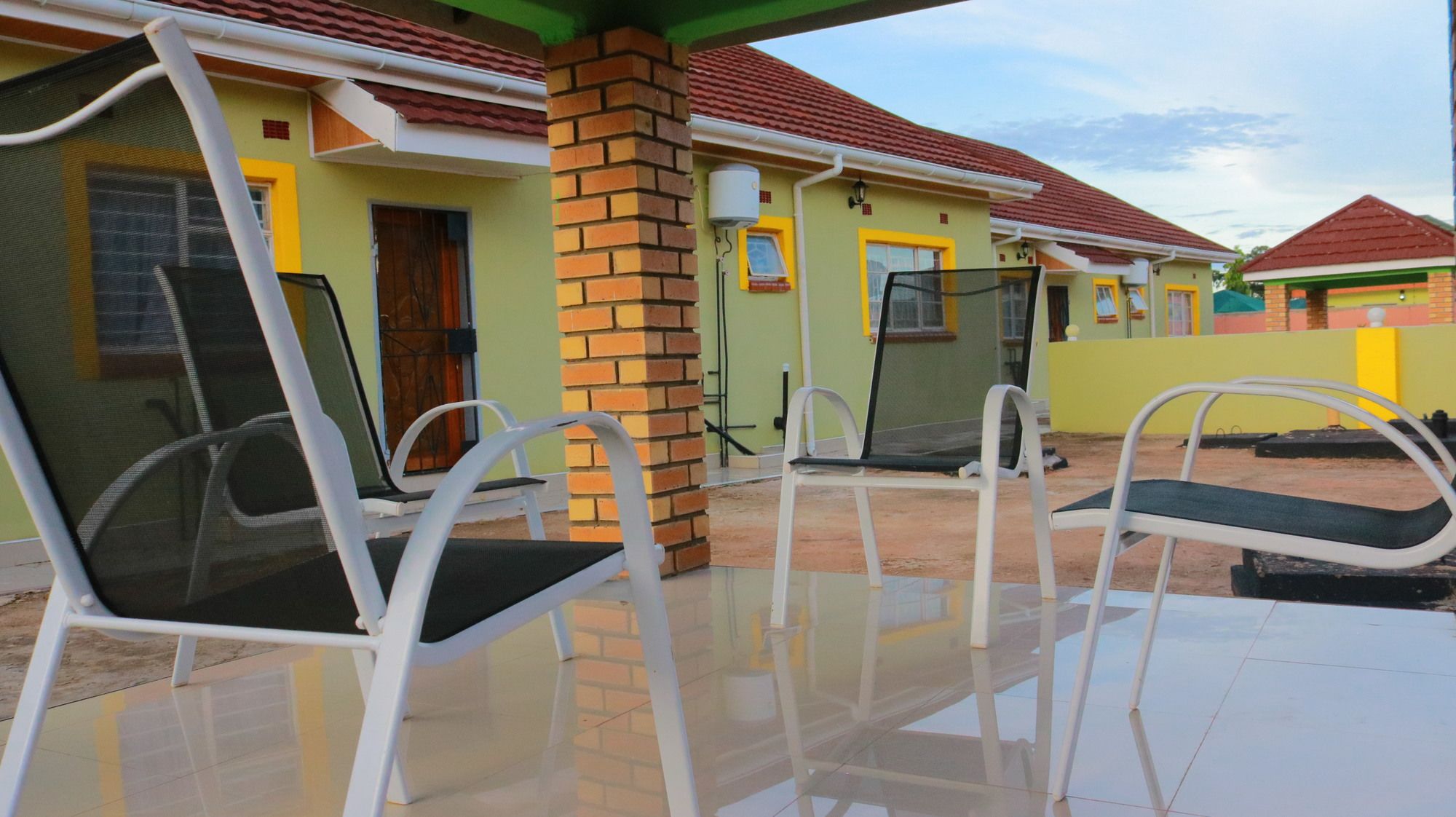 Фото Km Executive Lodge