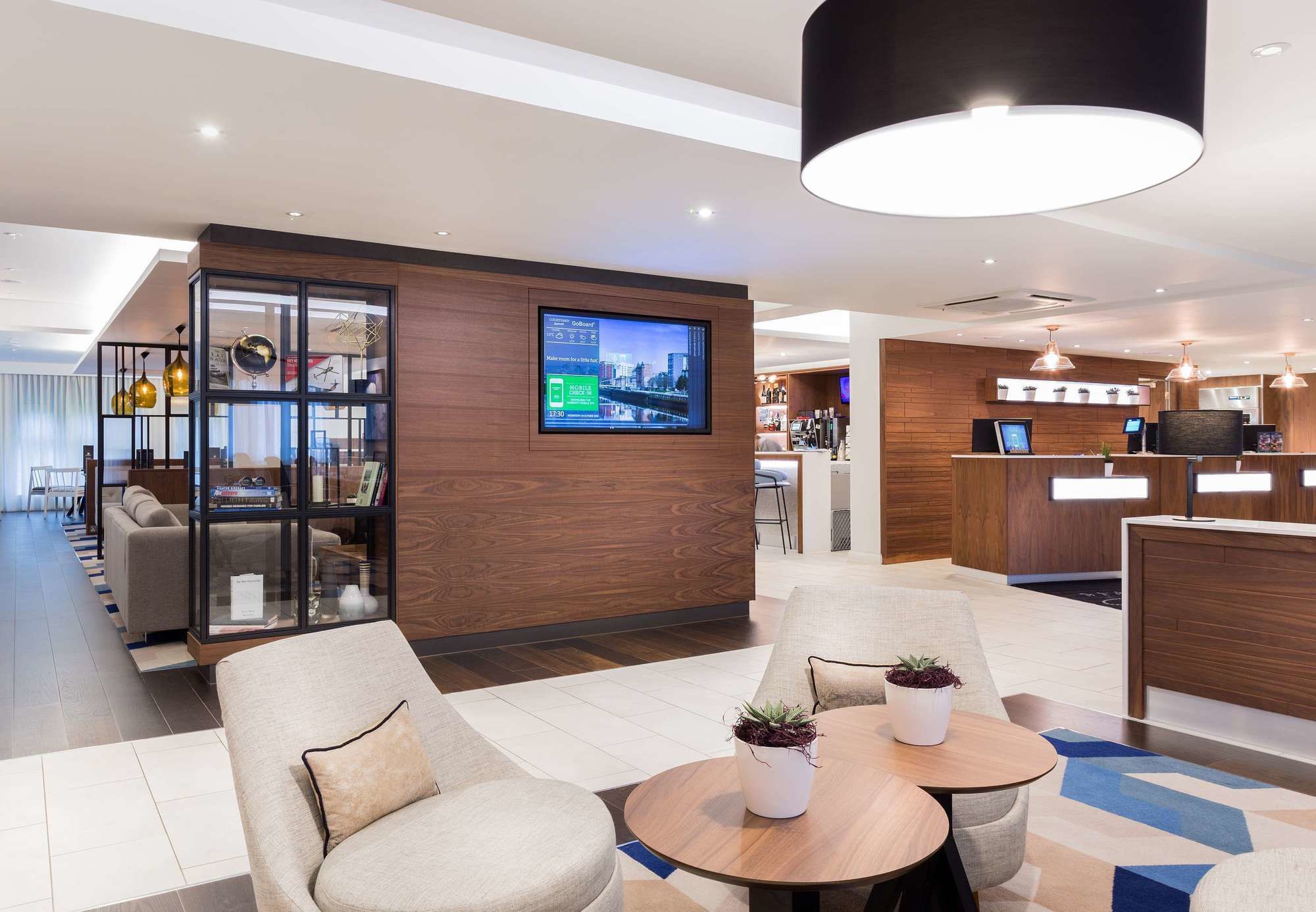 Фото Courtyard by Marriott Glasgow Airport