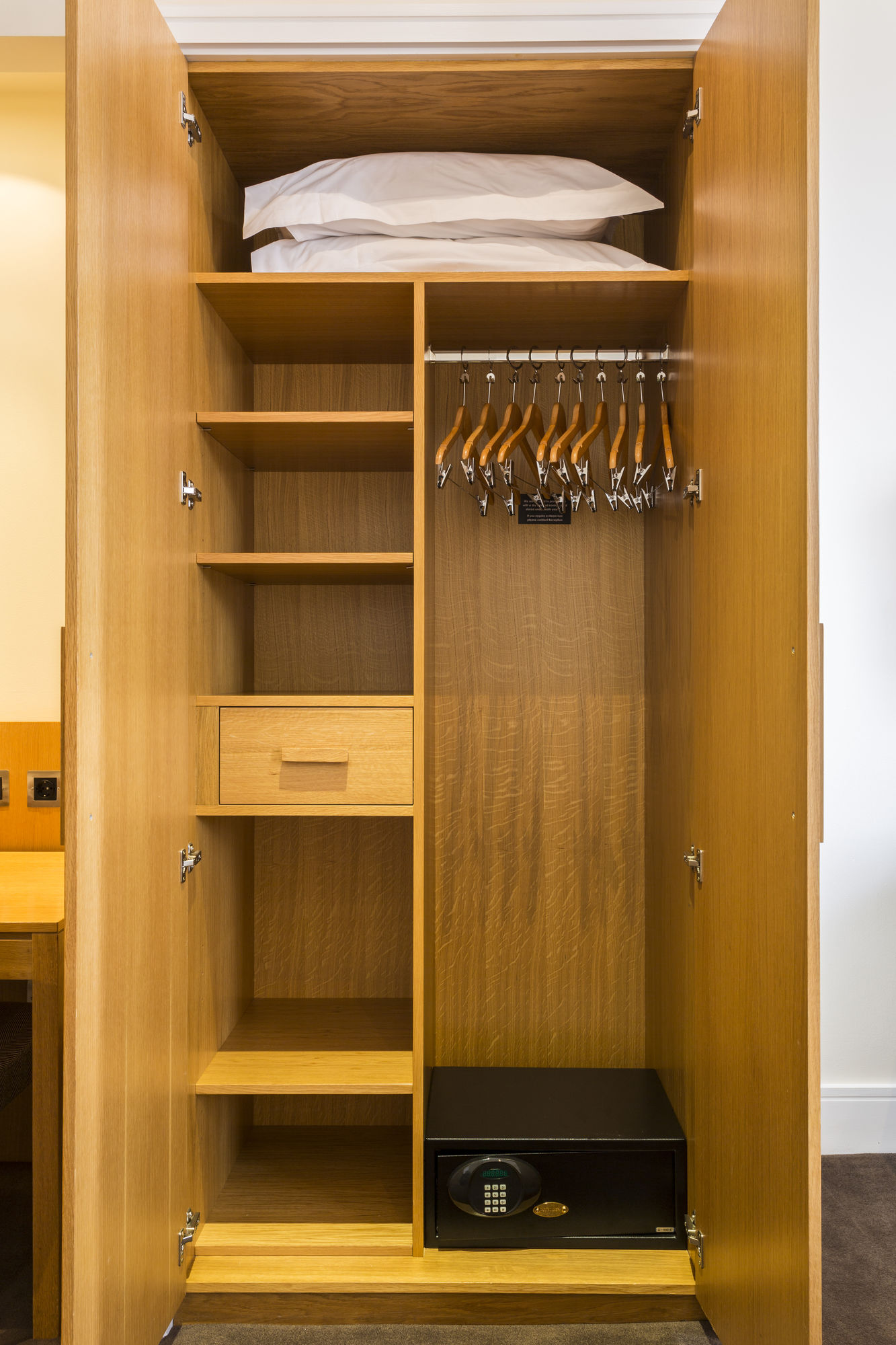 Фото The Resident Kensington