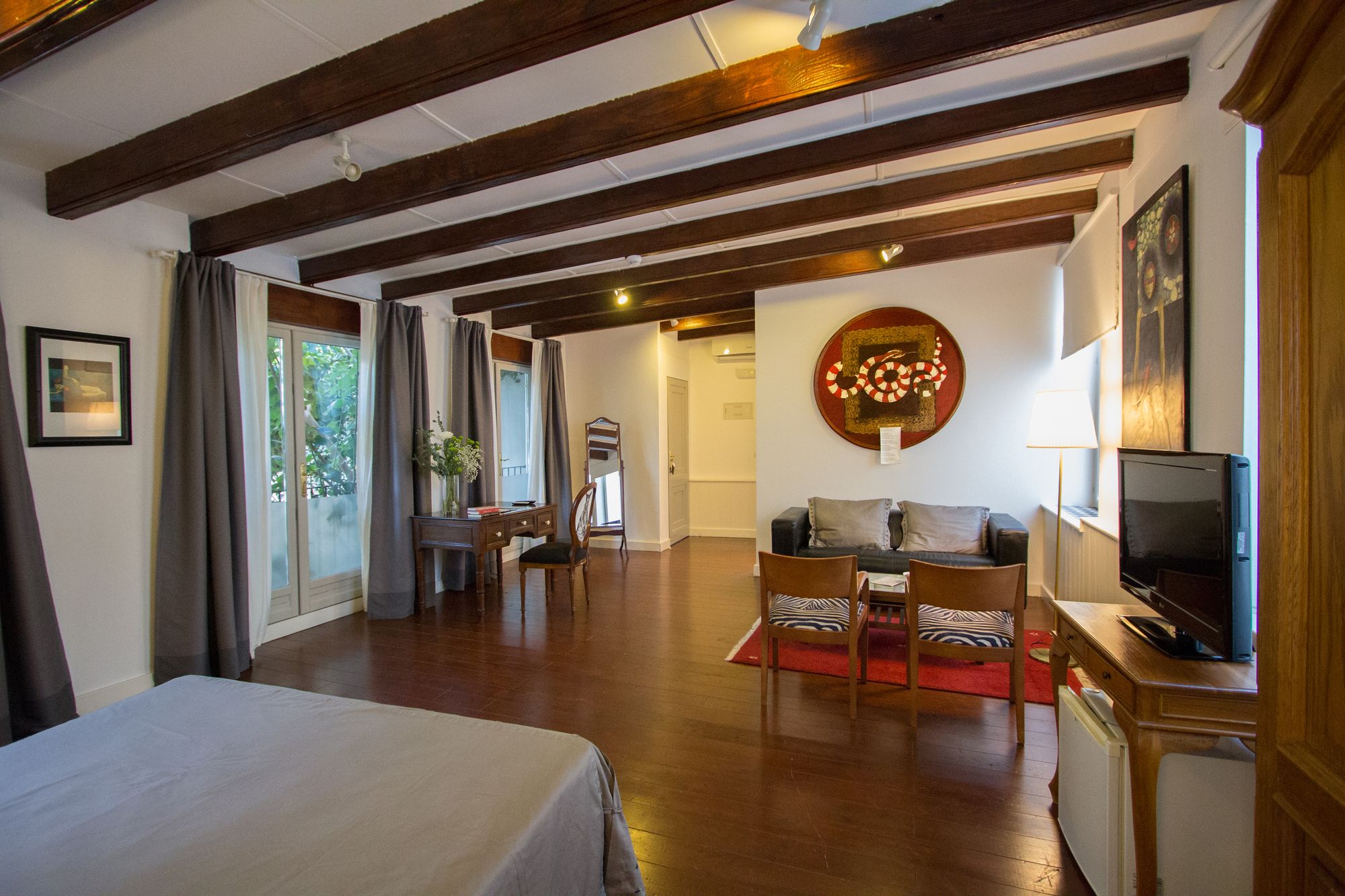 Фото отеля 2