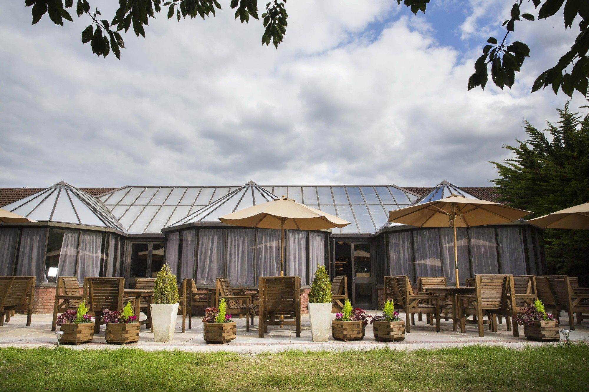 Фото Crowne Plaza Basingstoke